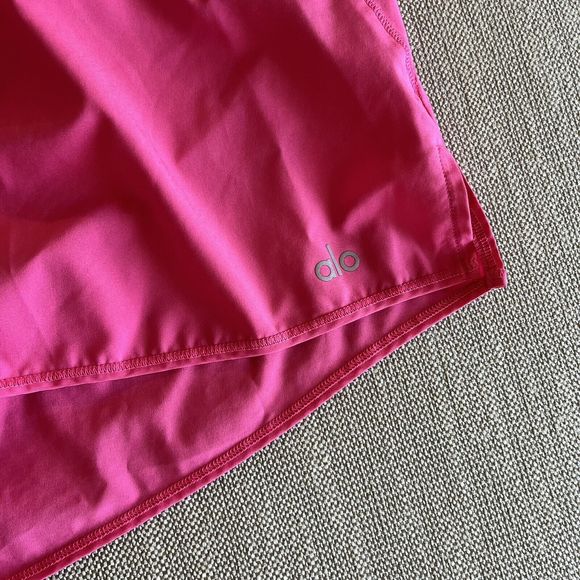 ALO NEON PINK STRIDE RUNNING SHORTS SZ XS/S - Picture 5 of 8